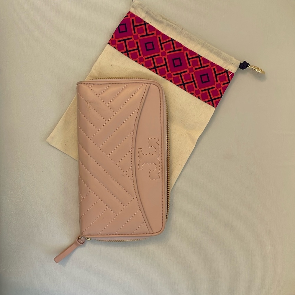 Tory Burch Alexa Quilted Wallet